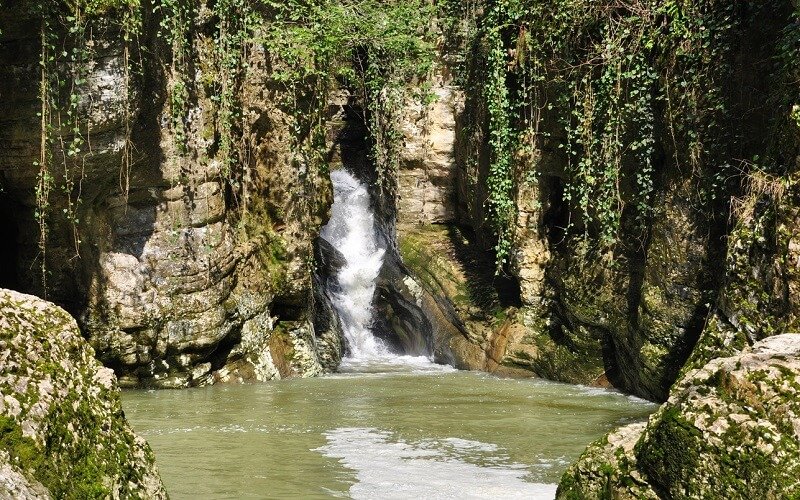 агурский водопад сочи фото