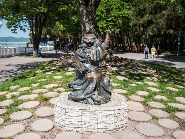 памятник коту ученому в геленджике фото