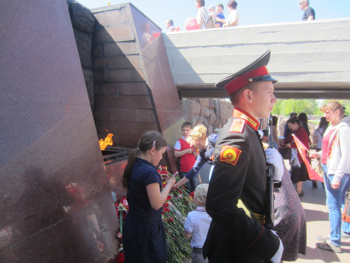 памятник воинам интернационалистов уссурийск почтили память фото