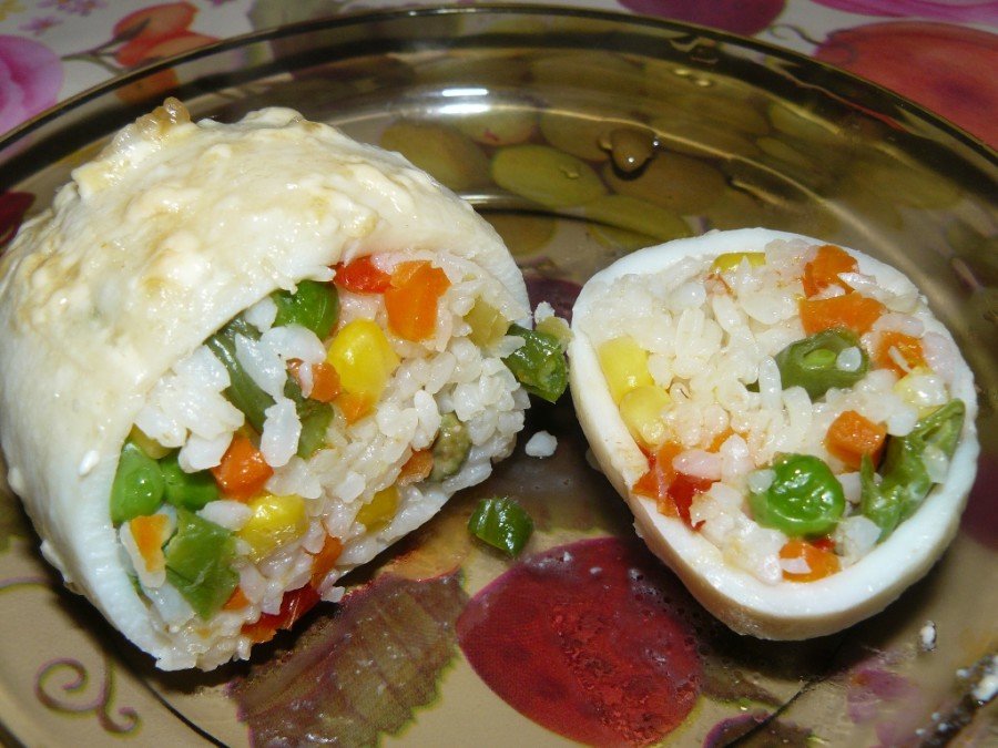 кальмары фаршированные рисом и овощами фото
