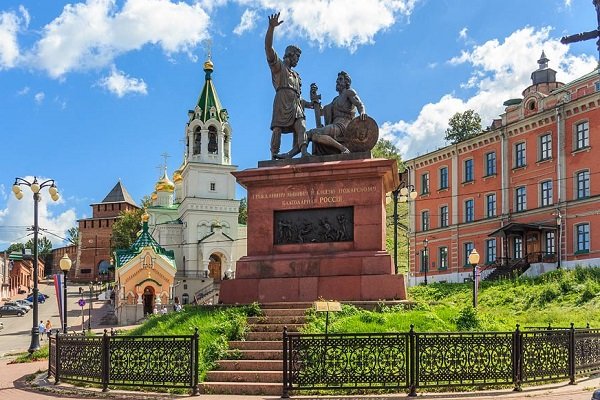 памятник минину и пожарскому нижний новгород фото