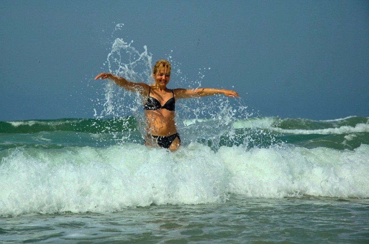 Купание в море фото девушек