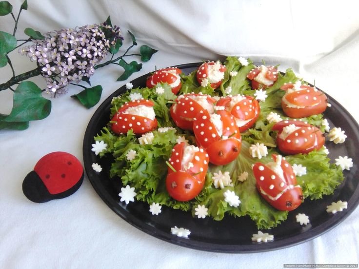 закуска капрезе божья коровка фото