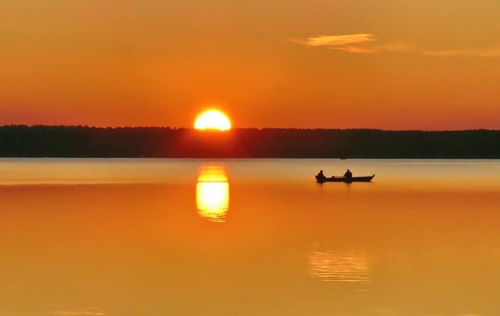 Свитязь — наибольшее и самое глубокое озеро карстового происхождения на Украине. Входит в состав Шацкого природного национального парка (Шацкий район, Волынская область).