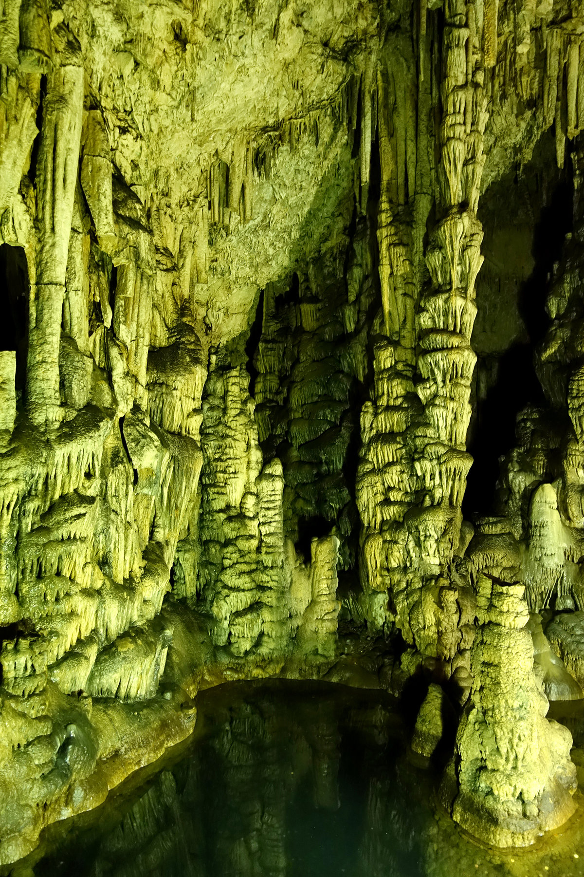 Диктейская пещера
#antonmazaev #crete #greece #греция #карст #крит #пещера #природа #путешествия #сталагмит #сталактит #туризм