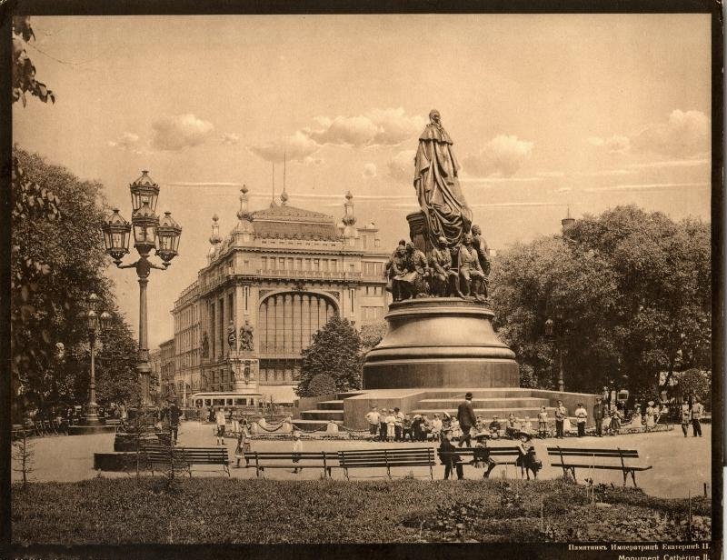памятник екатерине 2 в санкт петербурге фото