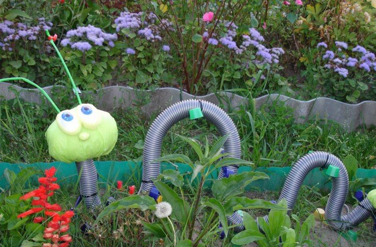 из шланга поделки для сада фото
