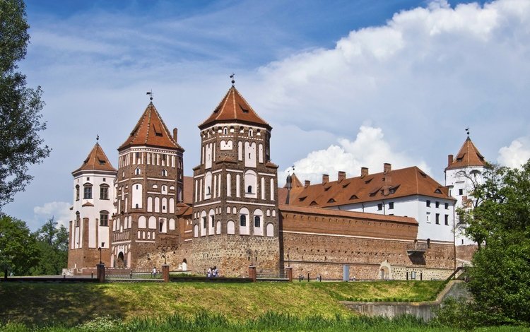 беларусь мирский замок фото