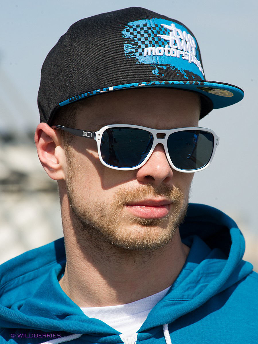 Картинки парень в бейсболке и в очках