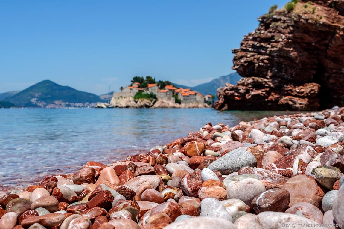 черногория пляж галька фото
