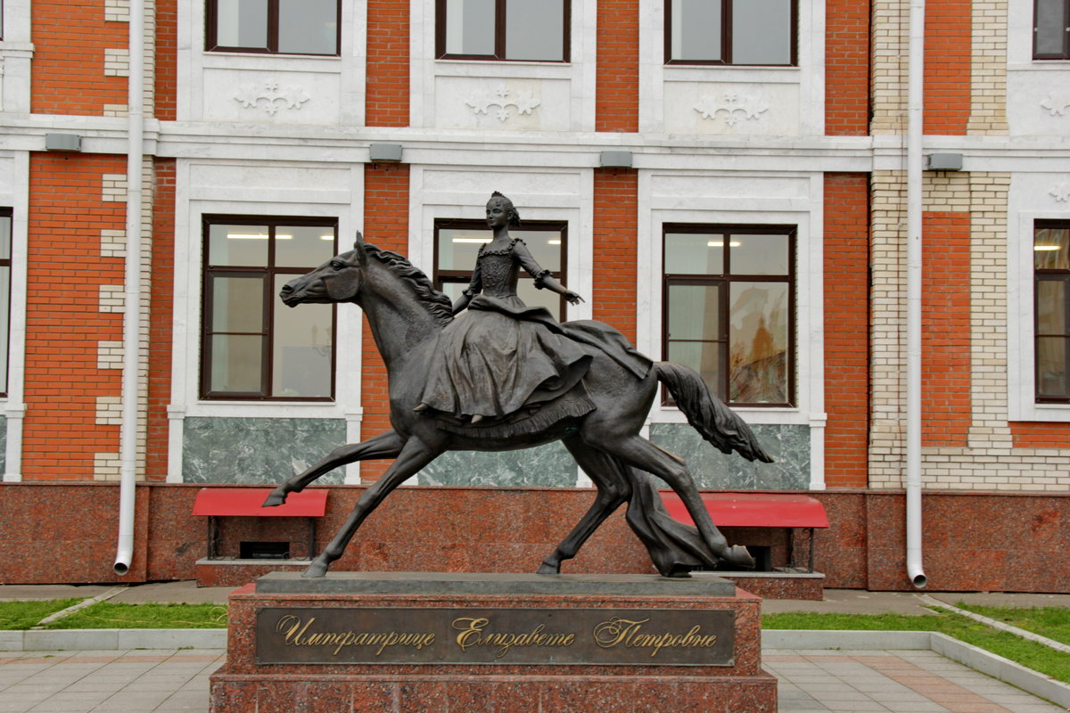 памятник елизавете петровне йошкар-ола фото