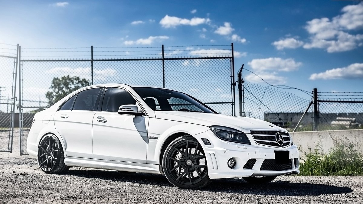 mercedes benz c 63 amg фото