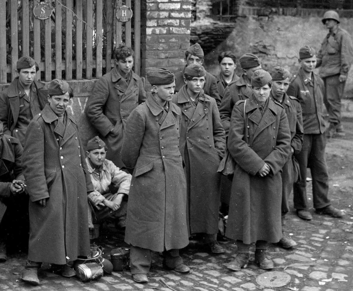 немецкие военнопленные в германии 1945 фото