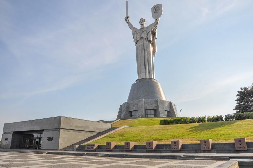 родина мать в киеве фото