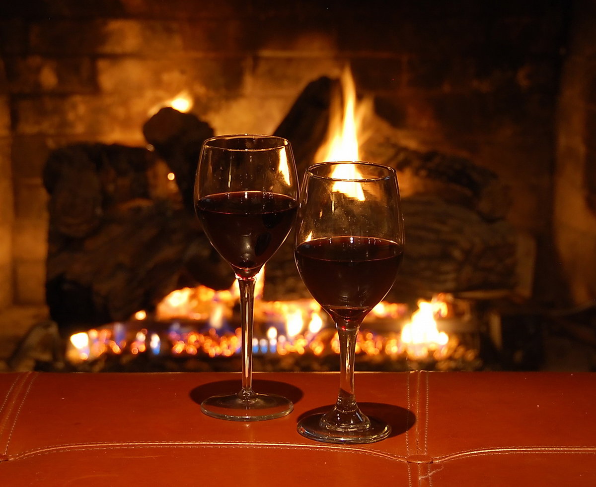 Романтический вечер вина и групповухи