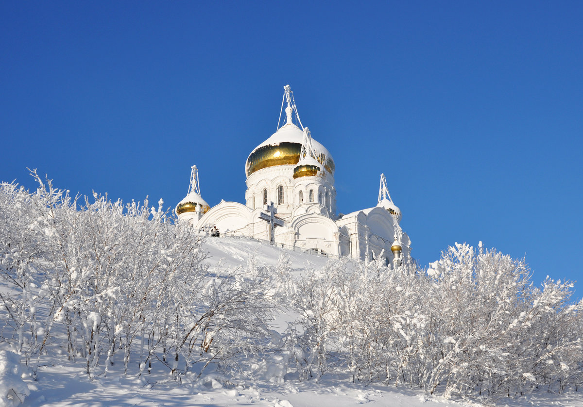 Белый монастырь на Белой Горе.
#зима #религия #урал
