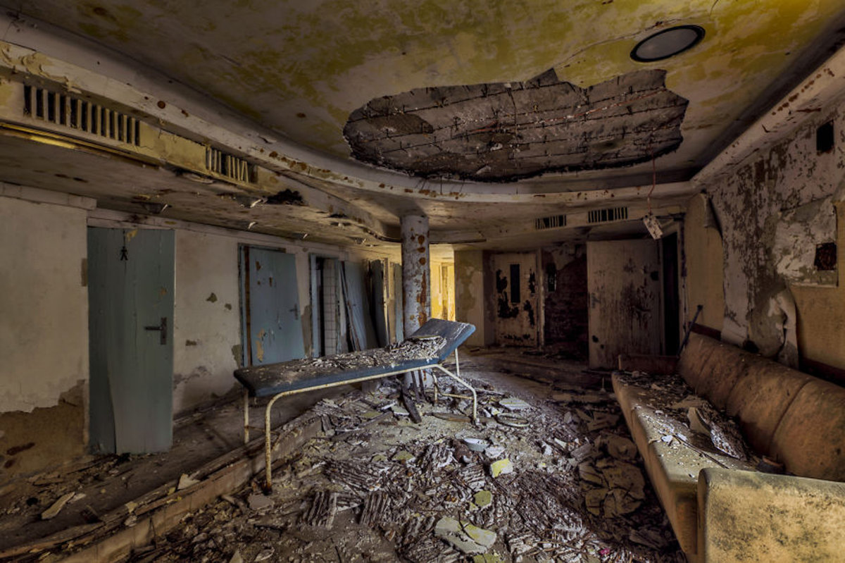 заброшенный госпиталь (abandoned hospital red) фото