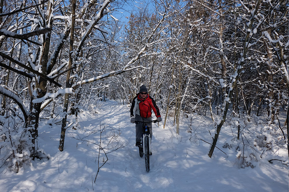 Катания на велосипеде по снегу - особенности и рекомендации.