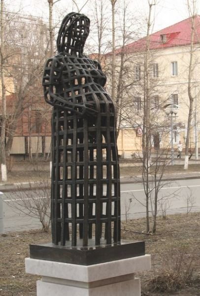 памятник беременной томск фото