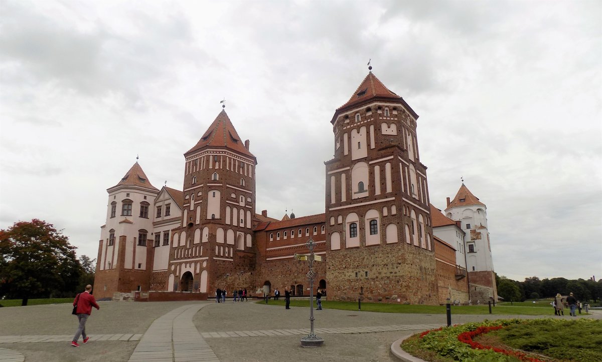 беларусь мирский замок фото
