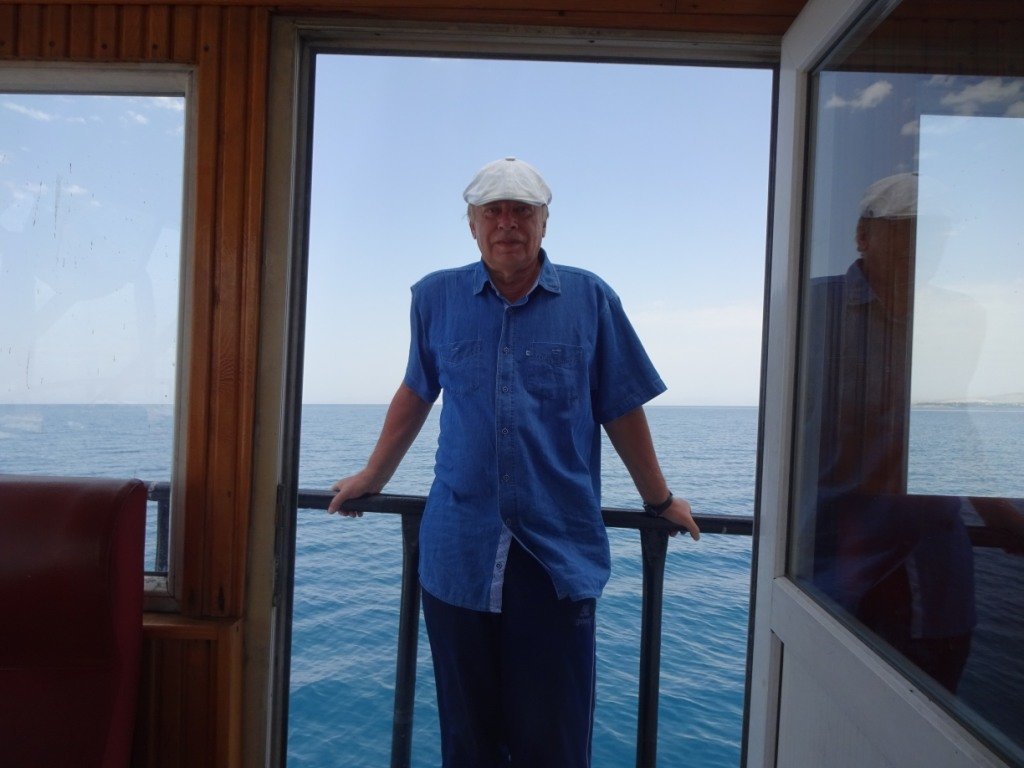 �зе�о �ан, �ео�гий Ян��еви� на ка�е�е на о���ов ���ама�.