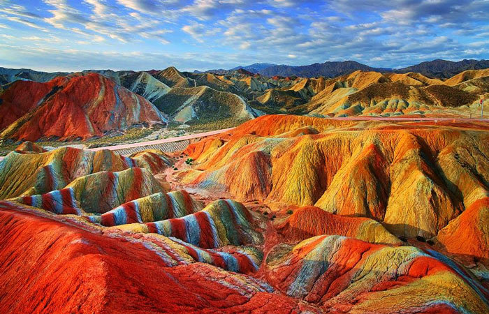 цветные скалы чжанъе данксиа фото