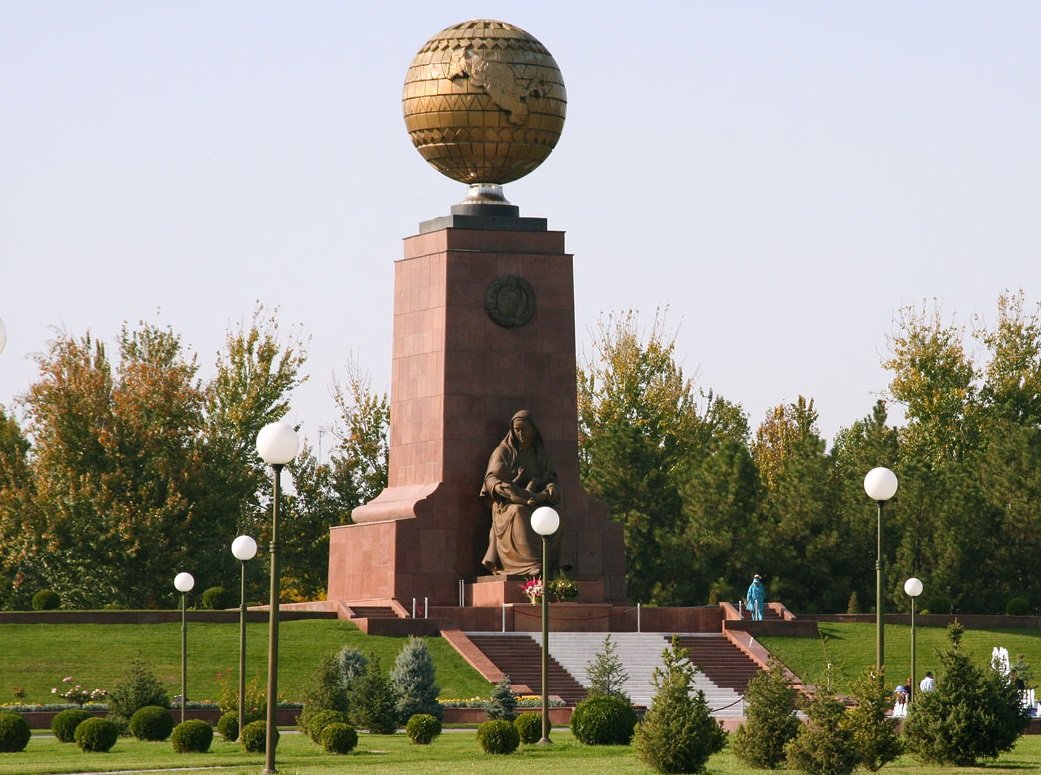 площадь мустакиллик в ташкенте фото