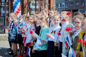 Фото 24. Наши гимназисты на шествии к 9 Мая 2018. Тольятти