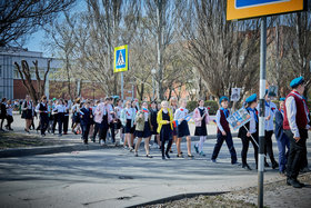 Фото 22. Наши гимназисты на шествии к 9 Мая 2018. Тольятти