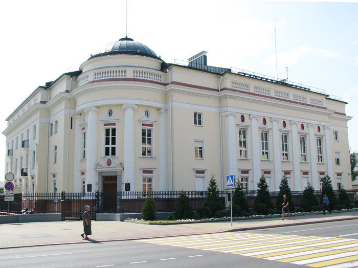 здание банка (брест) фото