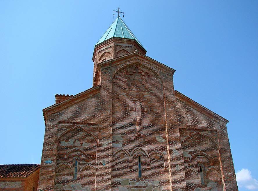храм архангелов михаила и гавриила грузия фото