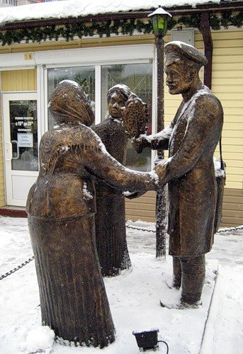 памятник продавцу и покупателю в воронеже фото