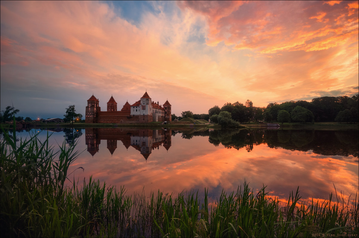 замок мирский фото
