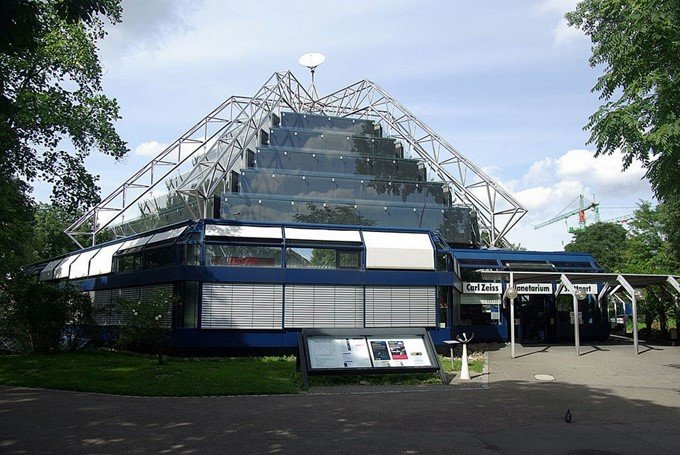 планетарий карла цейса (carl-zeiss-planetarium) (штутгарт, германия). фото