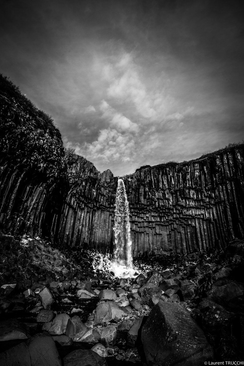 водопад свартифосс исландия фото