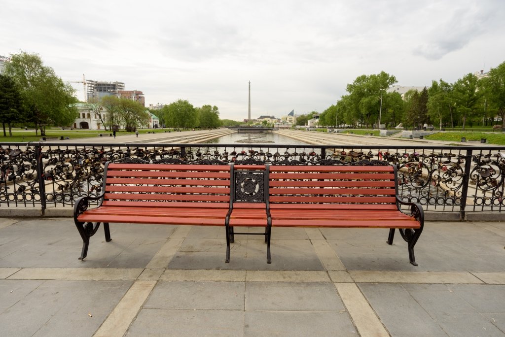 скамья в парке фото