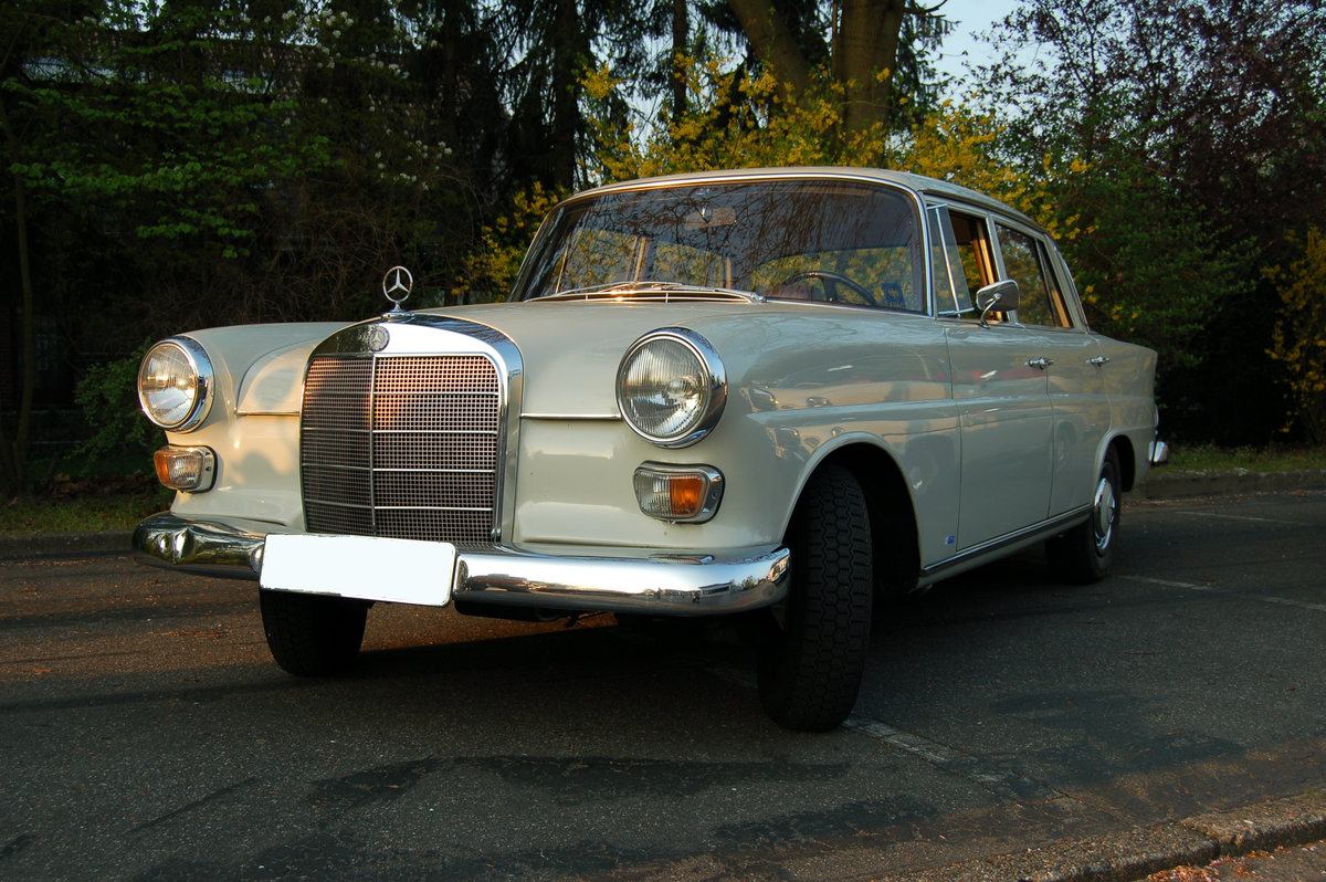 mercedes-benz w110 фото