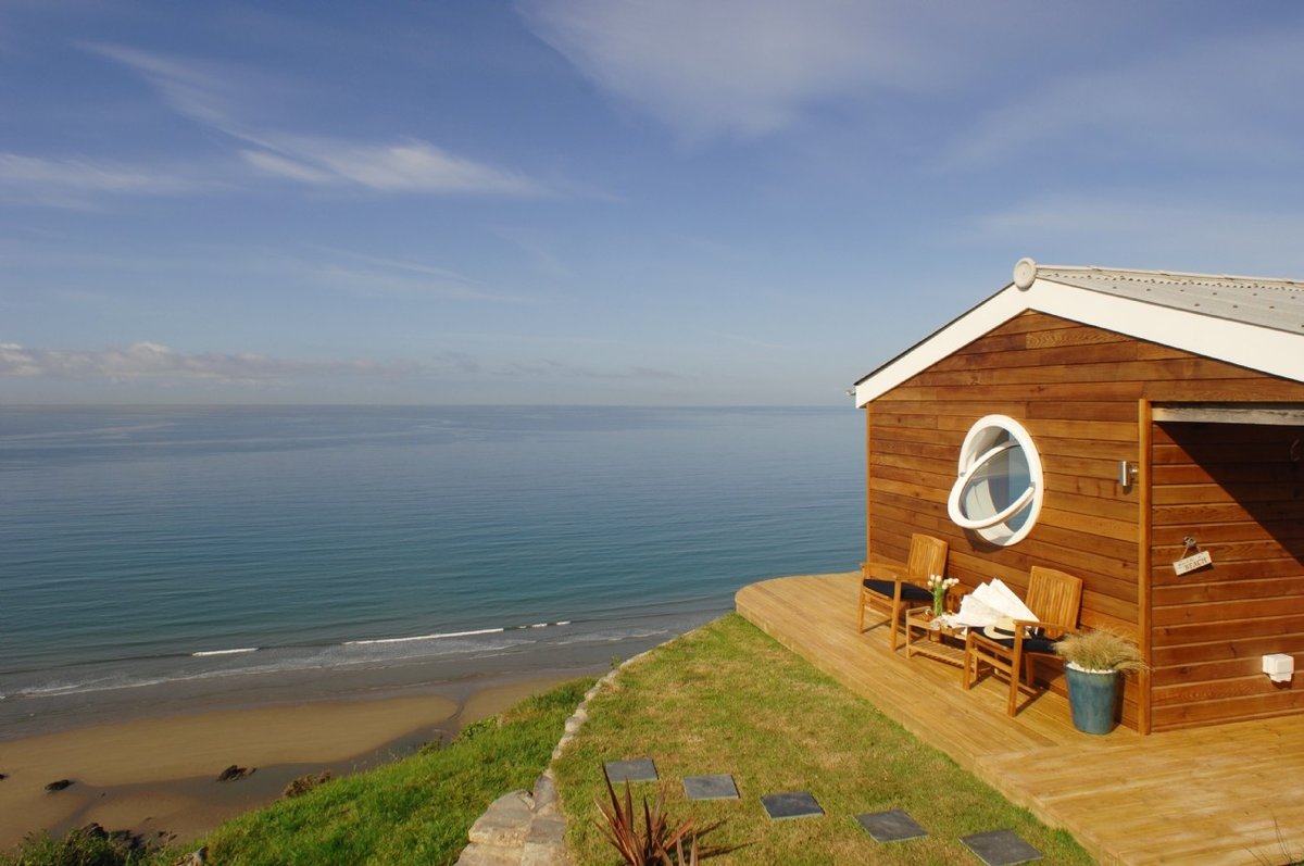 Сняли красивый домик на берегу моря