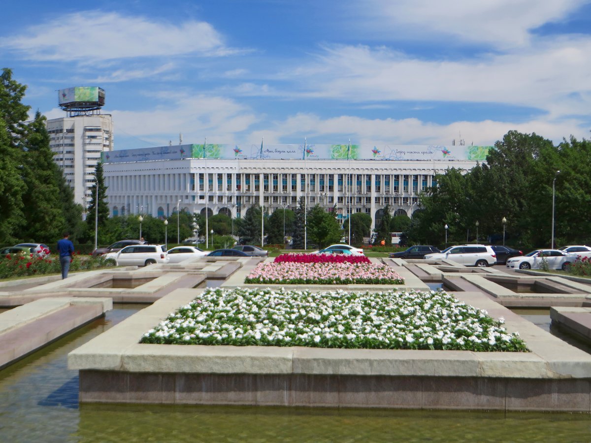 новая площадь алматы фото