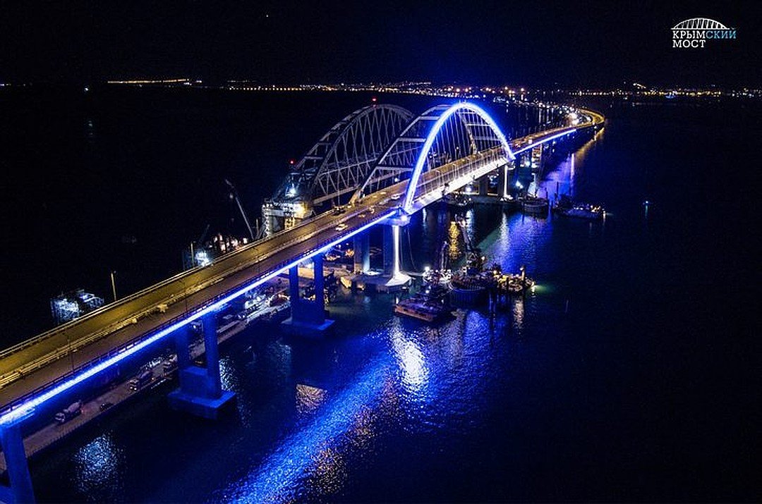 крымский мост ночью фото