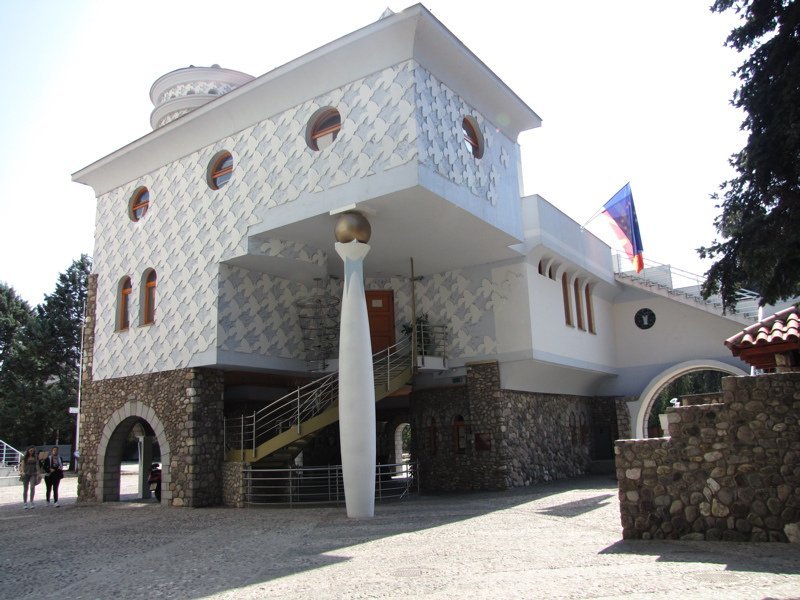 мать тереза памятник в скопье фото