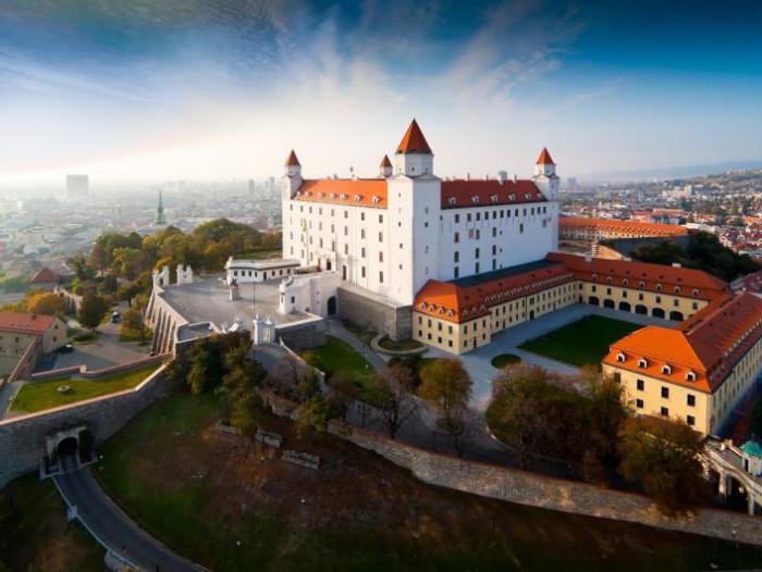 братислава замок град фото