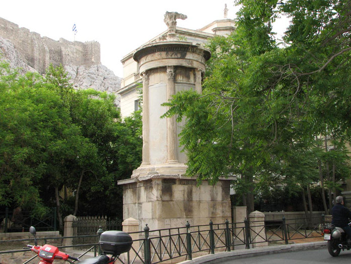 памятник лисикрата в афинах фото