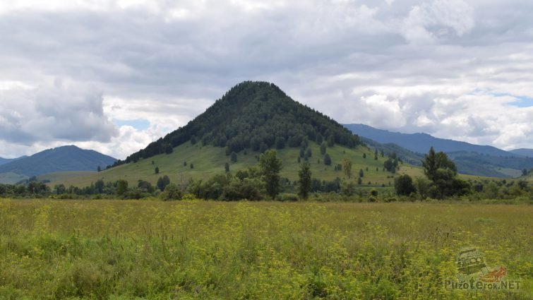 гора пирамида алтай фото