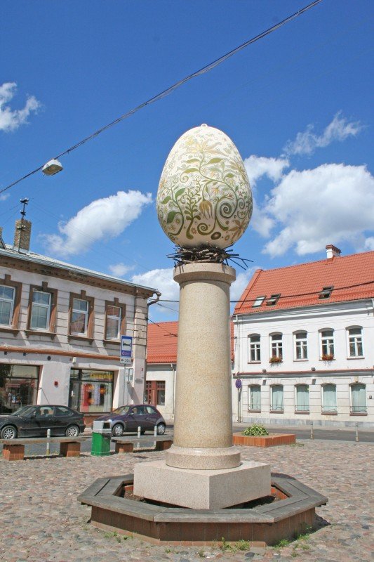 памятник яйцу в вильнюсе фото