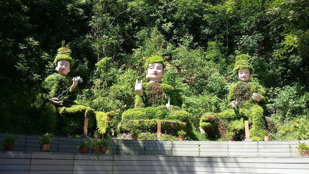 topiary garden фото