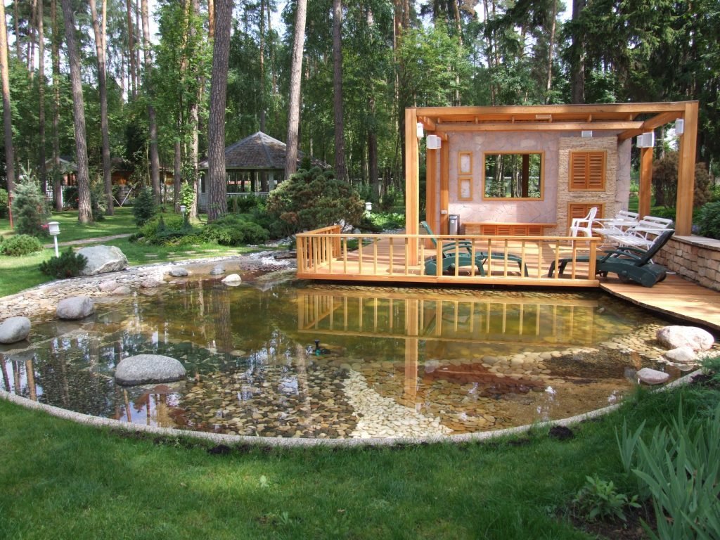 беседка с прудом фото