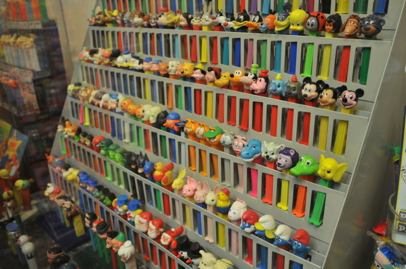 музей памятных игрушек pez. город берлингейм, калифорния фото