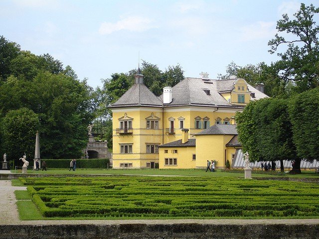 дворец хельбрунн фото