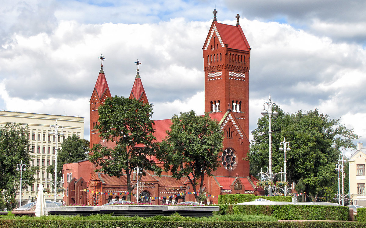 красный костел в минске фото